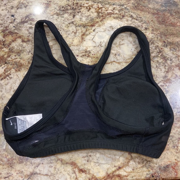 Nike DriFit sports bra with padding, size medium - Picture 3 of 4